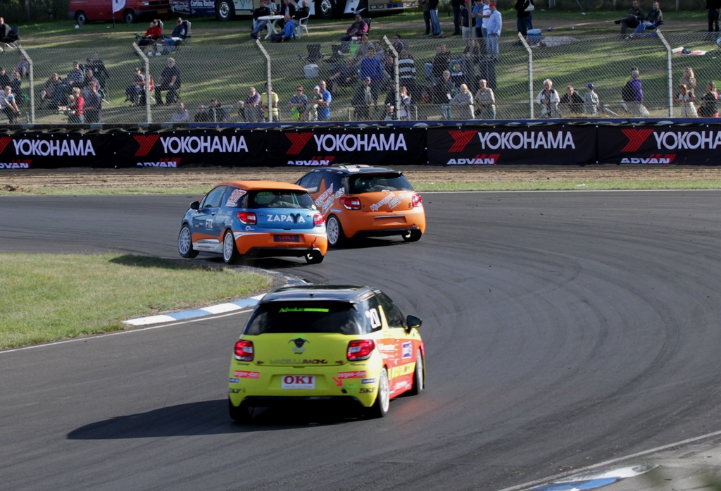 Niklas Dall Knudsen tager føringen
(Foto: Motorsporten.dk)